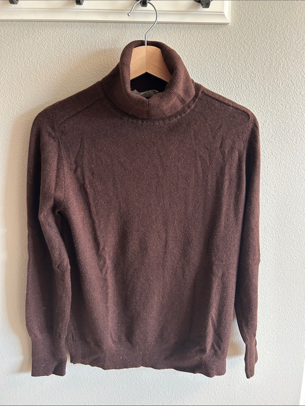 Brown 100% Cashmere dark brown turtleneck